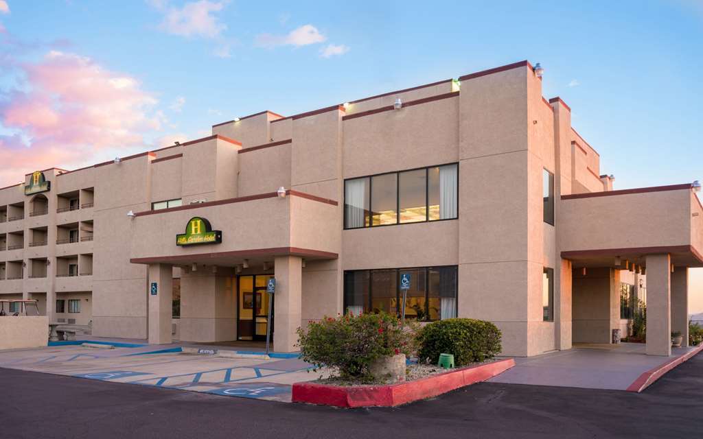 San Bernardino Inn & Suites Εξωτερικό φωτογραφία