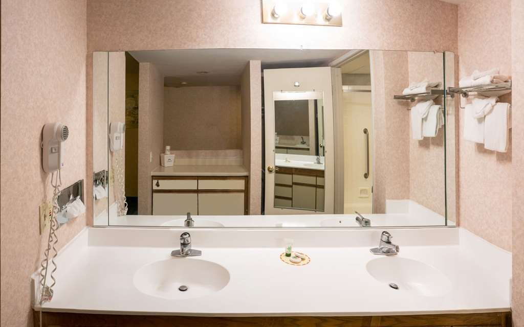 San Bernardino Inn & Suites Δωμάτιο φωτογραφία