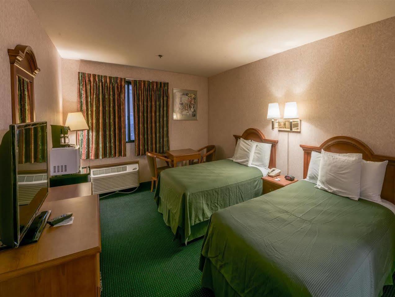 San Bernardino Inn & Suites Εξωτερικό φωτογραφία