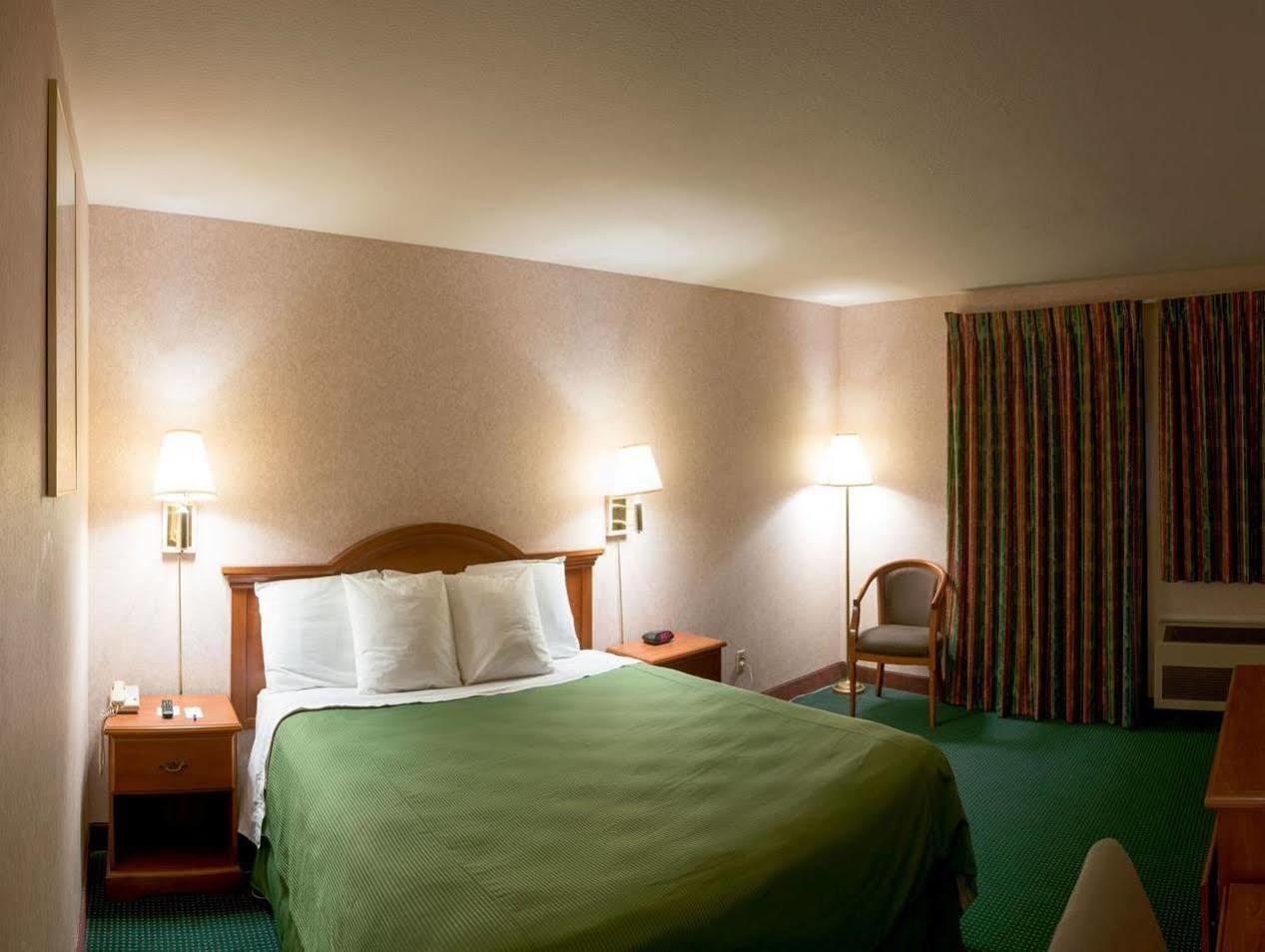 San Bernardino Inn & Suites Εξωτερικό φωτογραφία